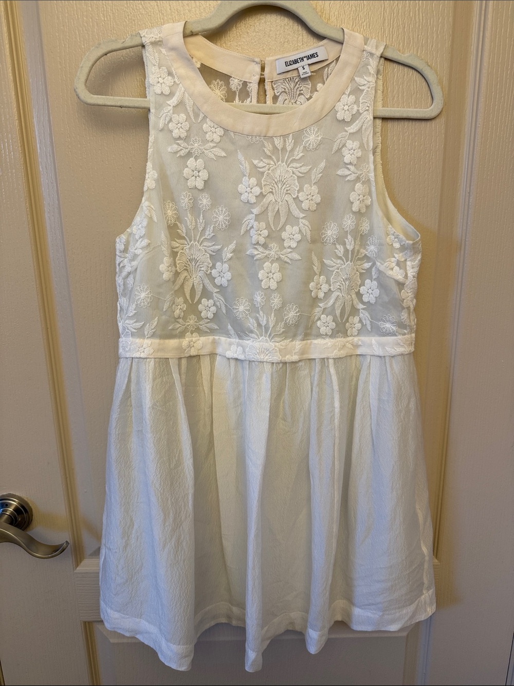 Elizabeth and James White Floral Lace Dress